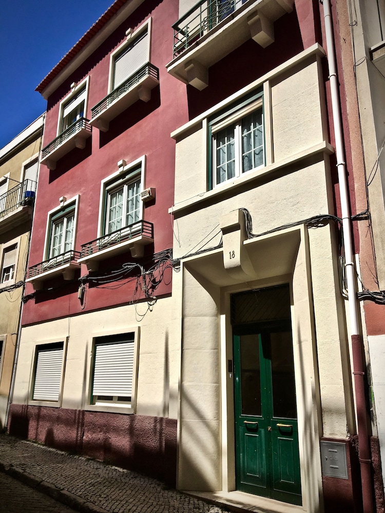 Hola Lisbon Suites 1/34