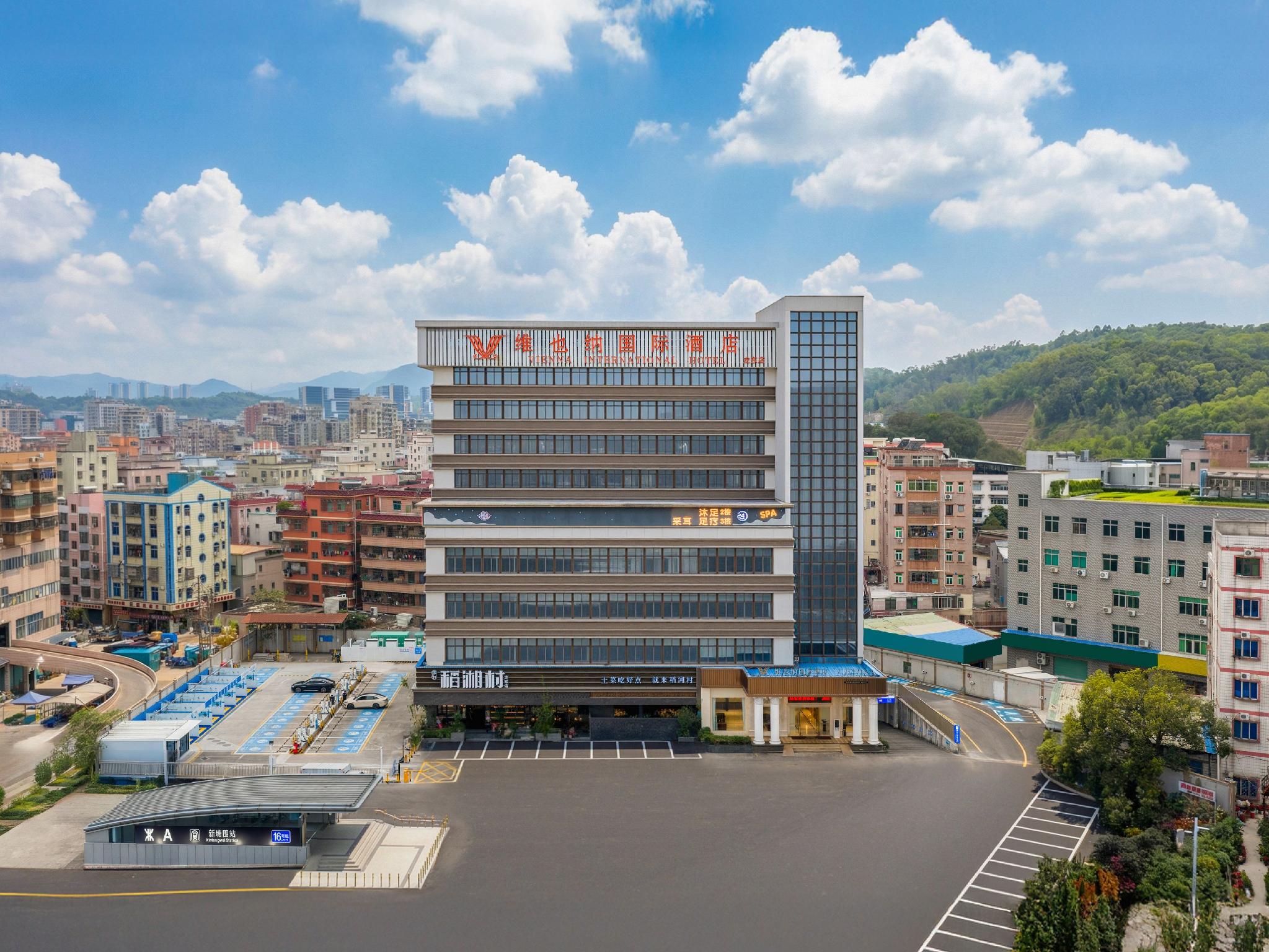 Vienna Hotel (Shenzhen Shuanglong Metro Station Longdong) 12/41