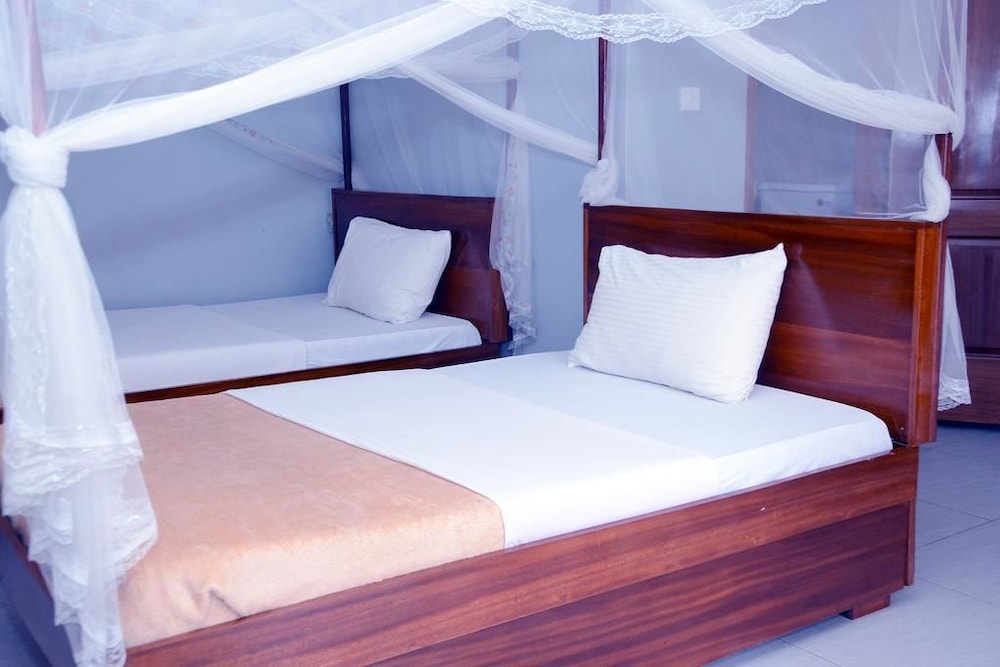 ROOM, TWIN BEDS