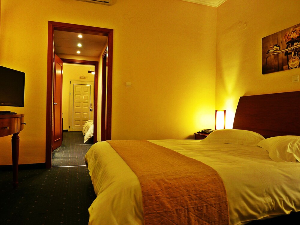 Ambassador Hotel 22/50