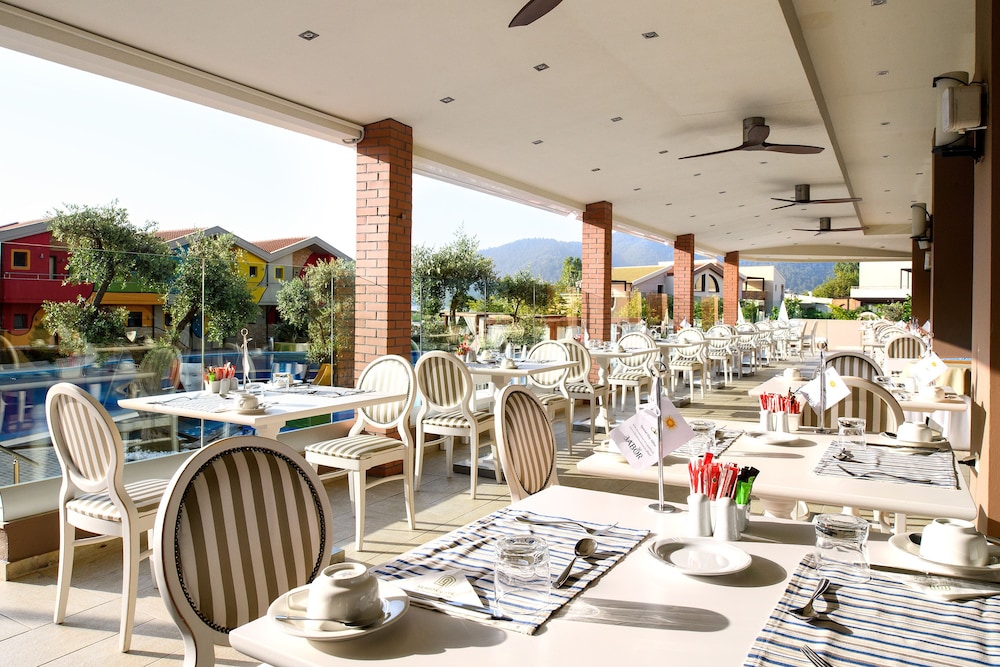 Alexandra Golden Family Innovation Resort 64/76