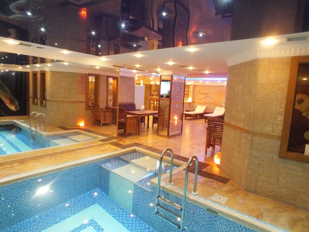 Grand Asiyan Hotel 26/46