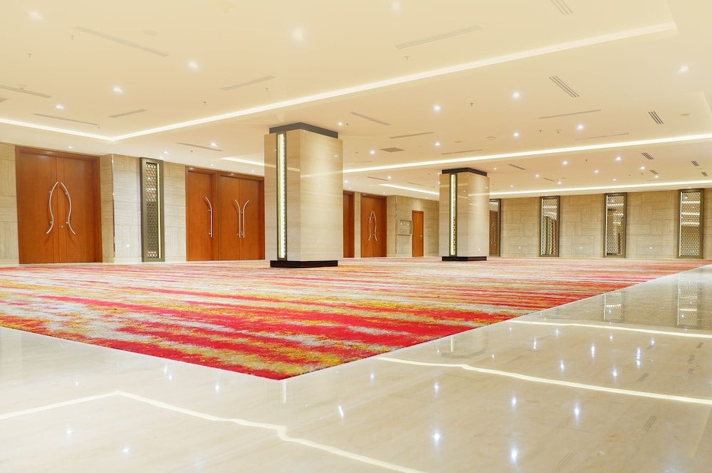 Gumaya Tower Hotel Semarang 10/73
