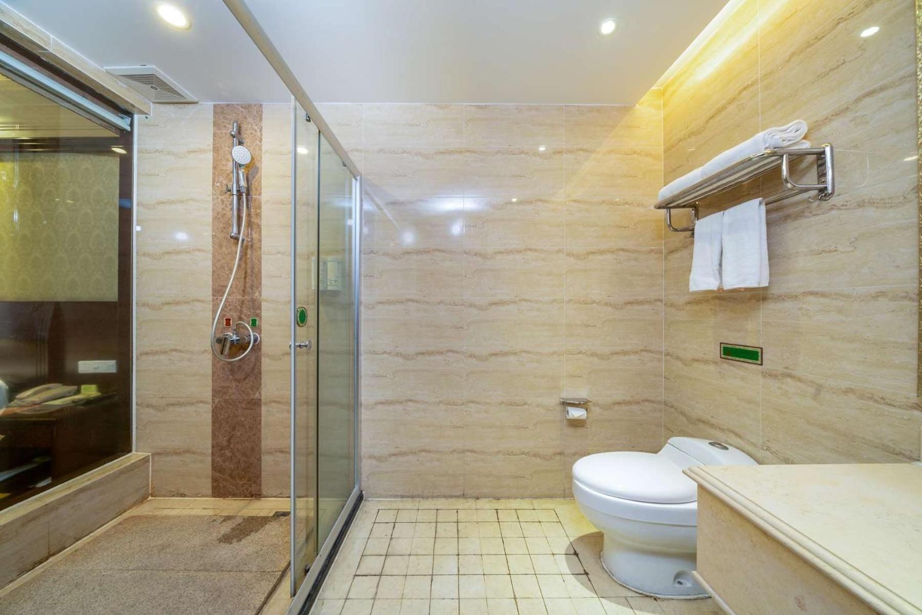 Vienna Hotel (Dongguan Houjie Convention and Exhibition Center) 74/75