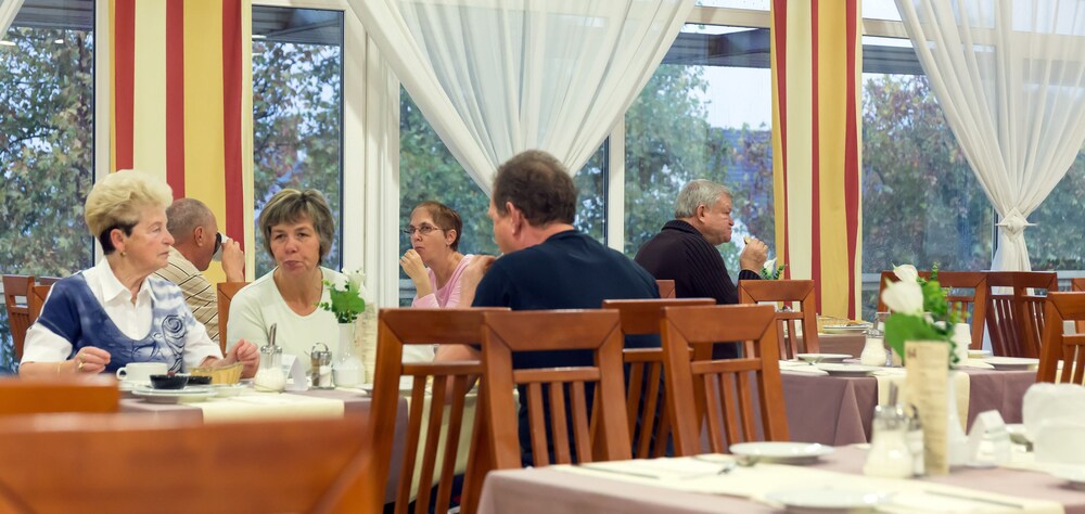 HUNGUEST HOTEL HELIOS 45/56