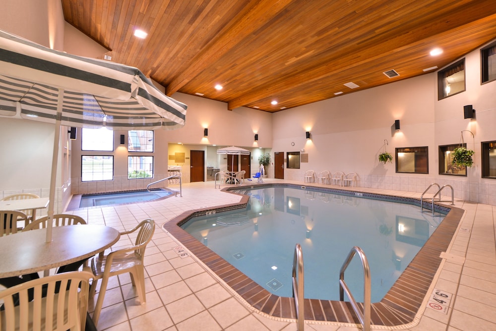 Kelly Inn & Suites Mitchell South Dakota 20/39