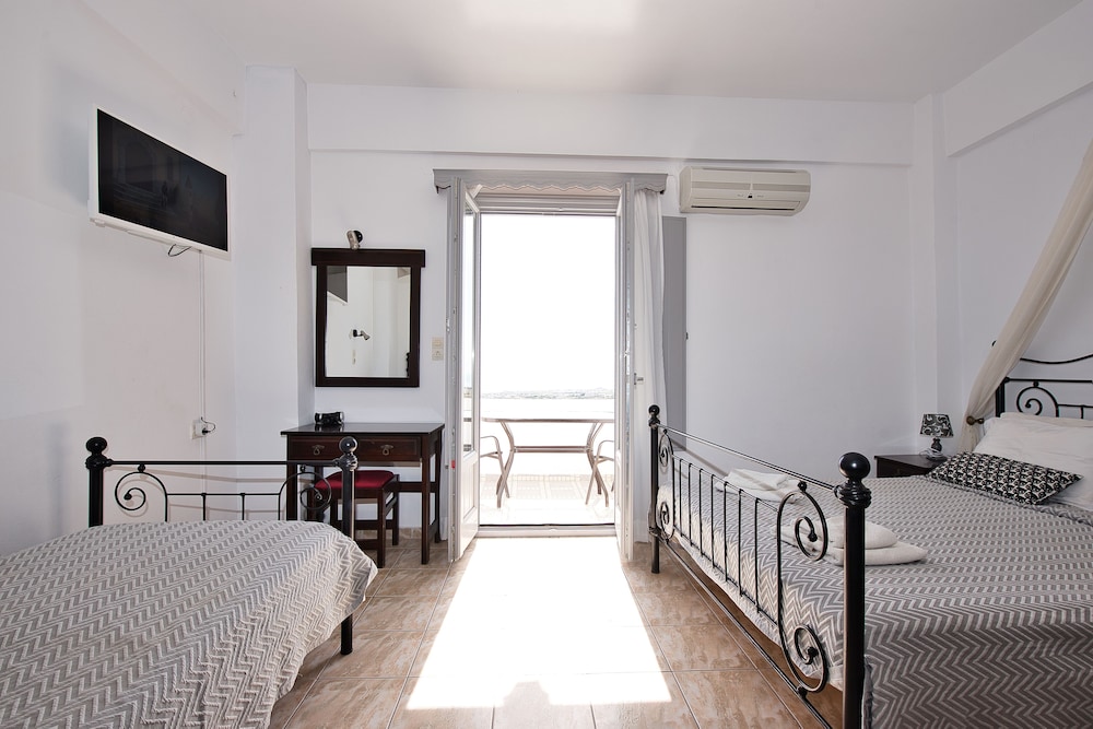 غرفة ثلاثية بسرير مزدوج وسرير فردي، Anessis Santorini 5/8