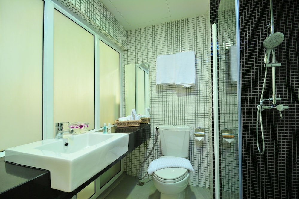 OYO 225 Premier Place Bangkok 16/17