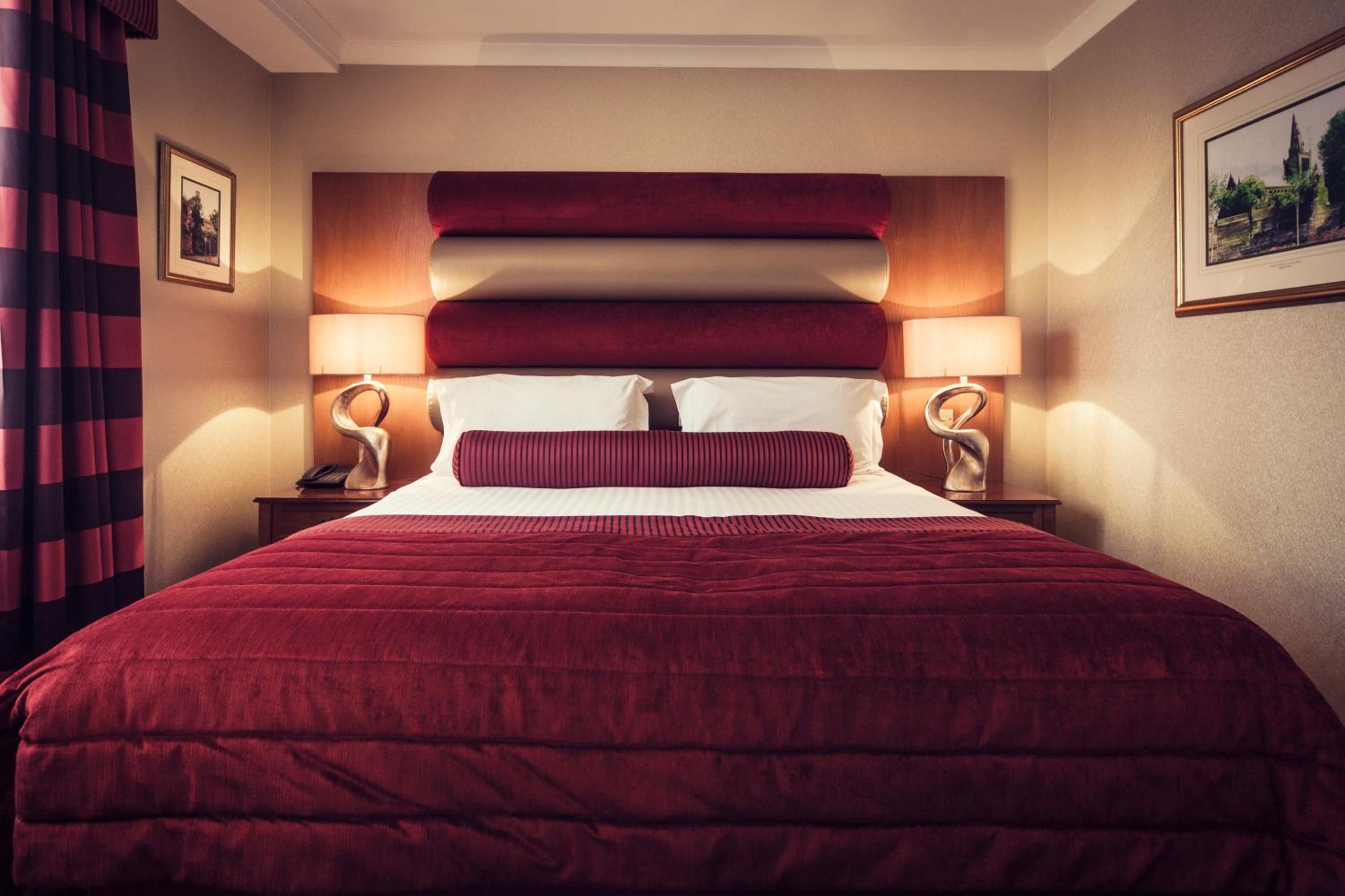 EXECUTIVE, KING BED