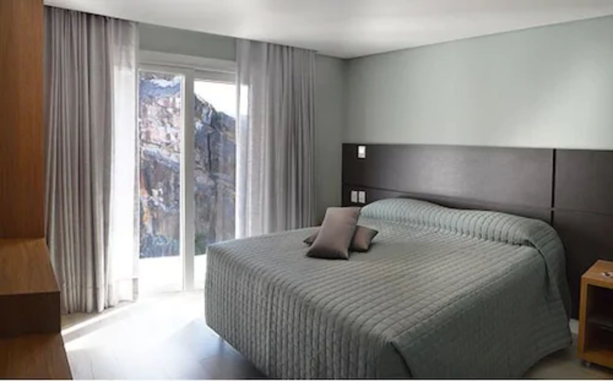 Deluxe, Double Bed