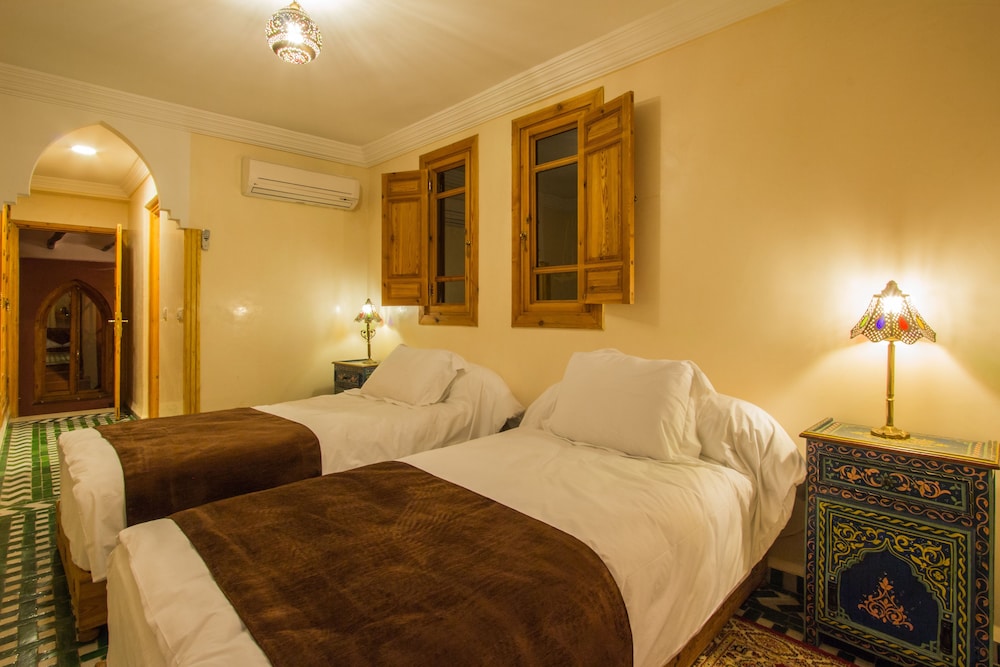 Riad XO Amira Victoria 11/50