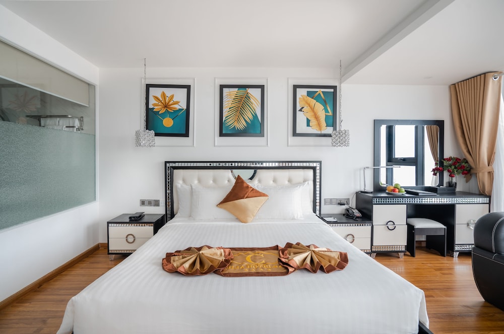 Senior, Deluxe, King Bed, Sea View