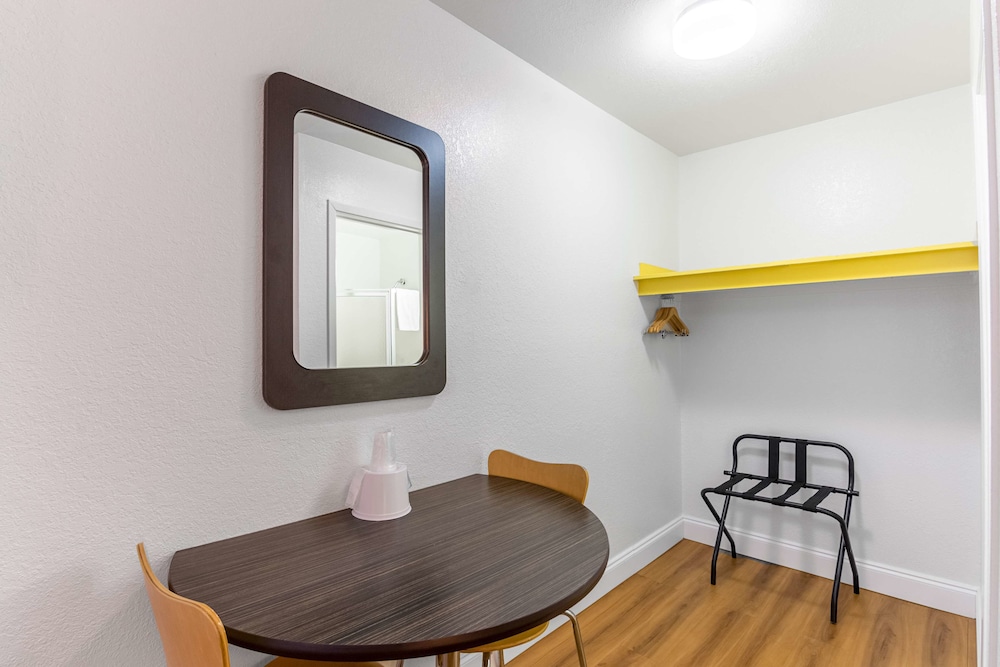 Motel6 Pensacola, FL - West 14/23