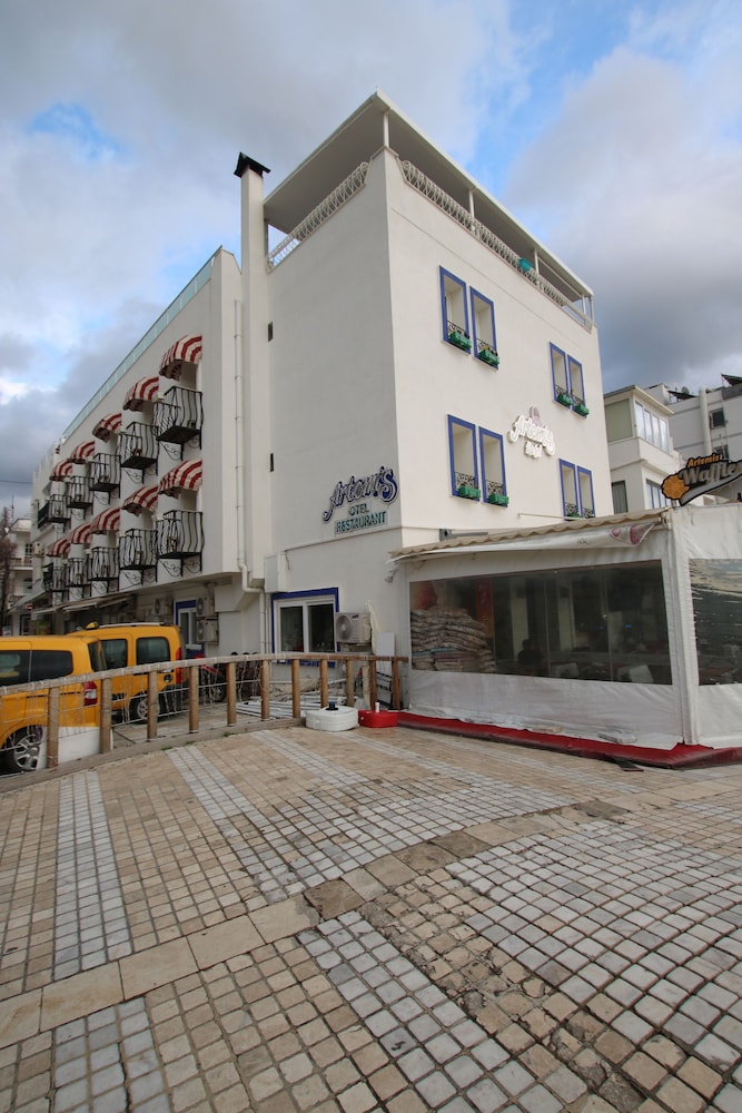 Artemis Hotel 61/69