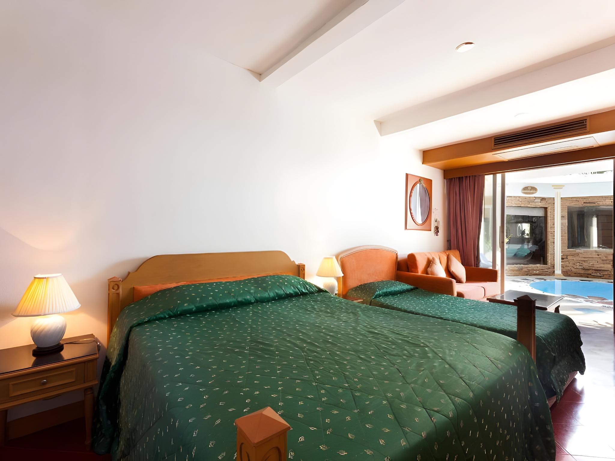 Deluxe, Double or Twin Bed, Pool Access