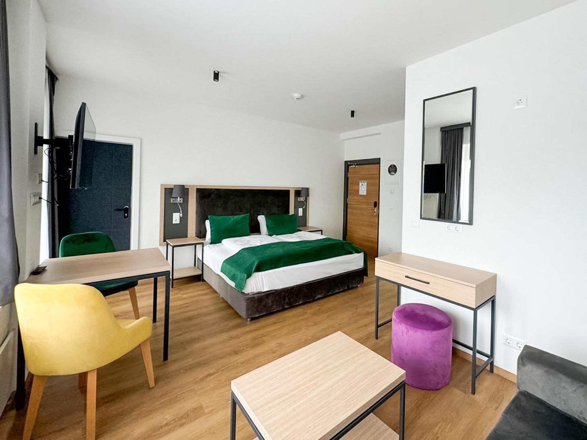 Standard, Twin Beds