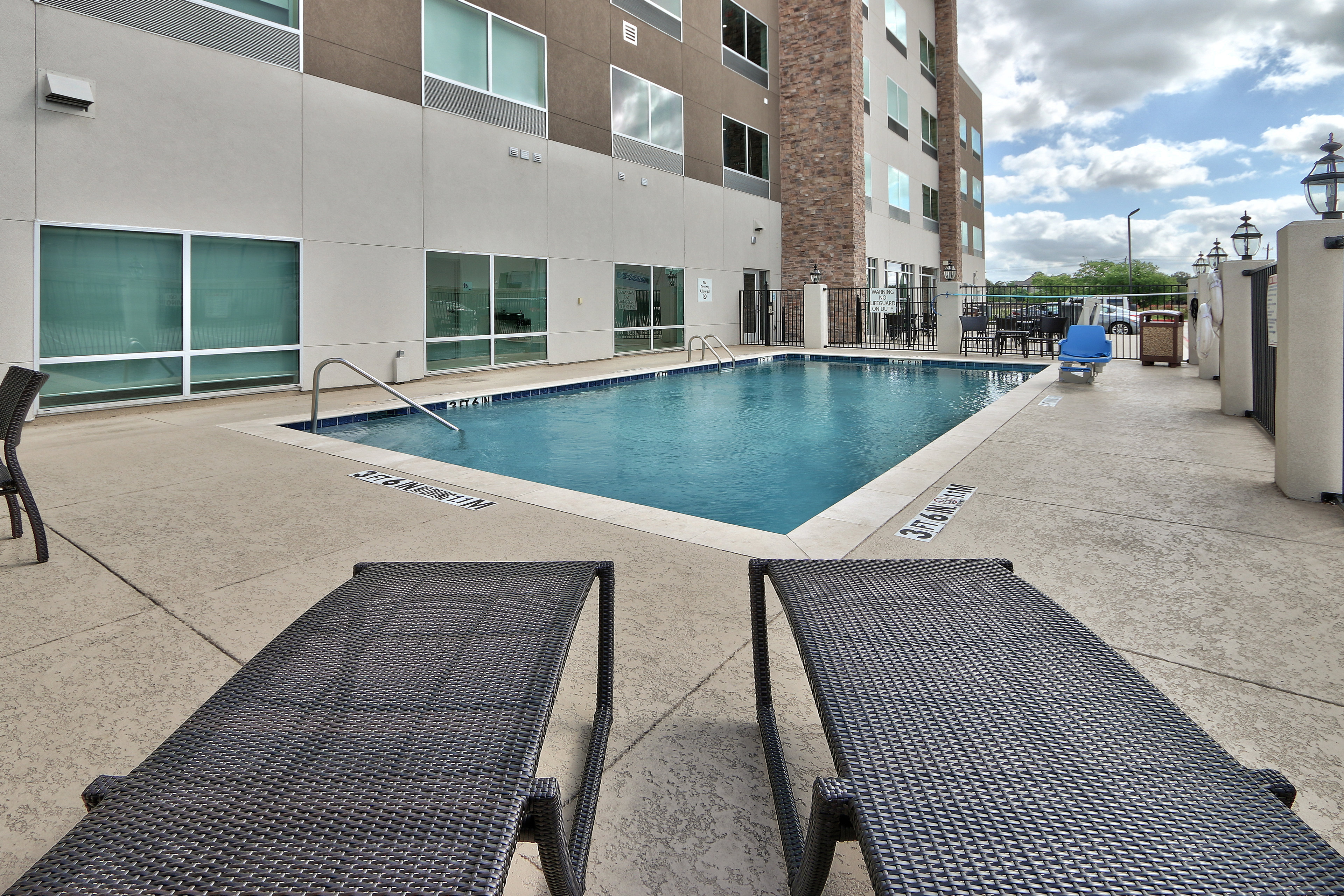 Holiday Inn Express & Suites Houston East - Beltway 8 53/53