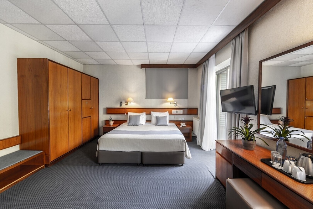 Forest Park Hotel 18/65