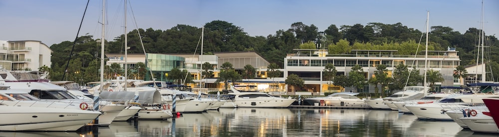One 15 Marina Club 64/66