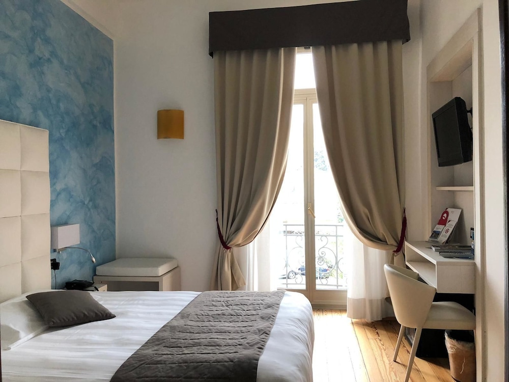 Room, Double Bed, Hill View