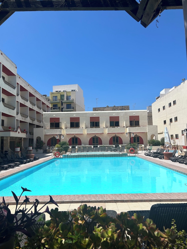 The San Anton Hotel 48/56