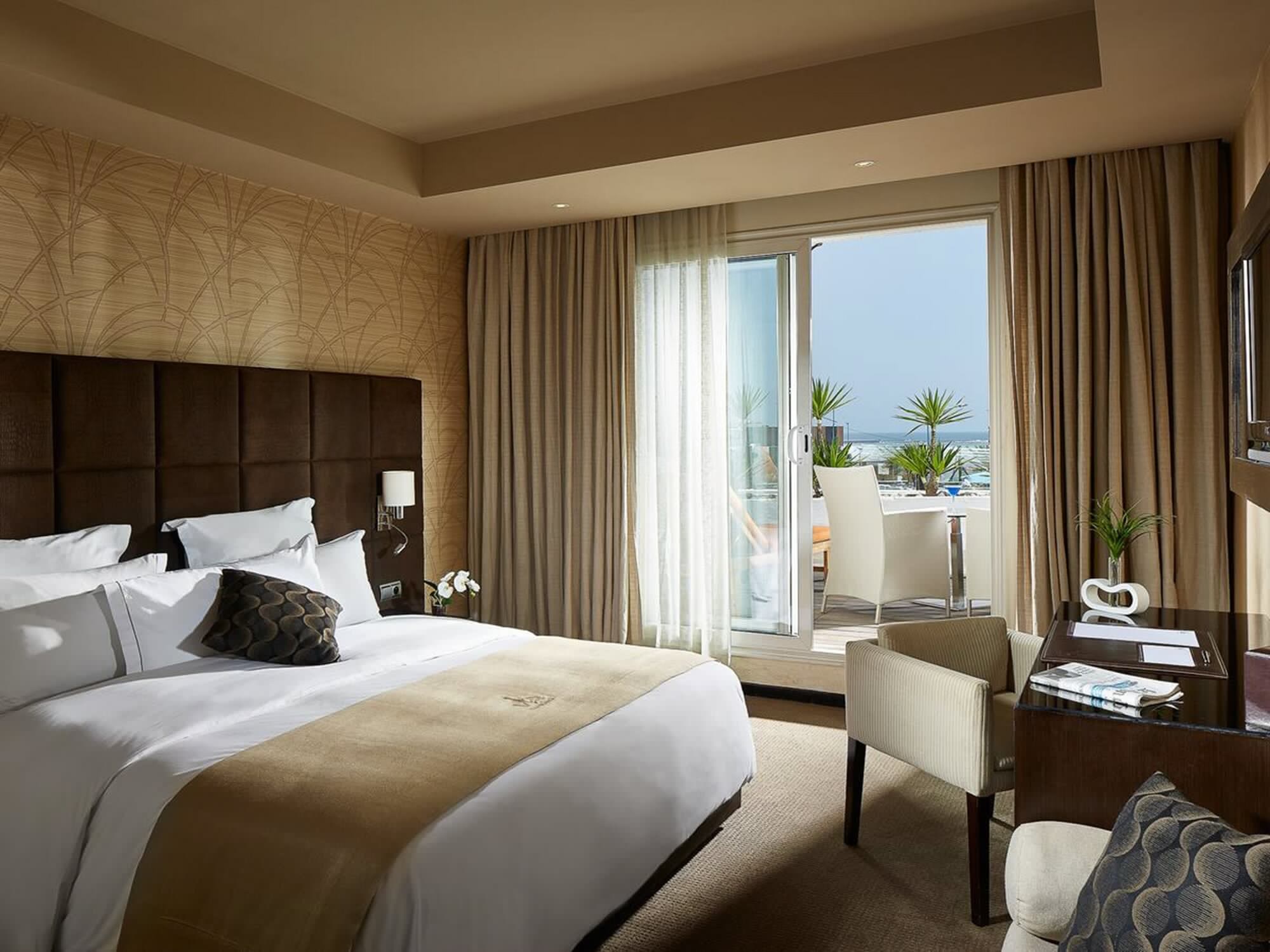 EXECUTIVE, DOUBLE BED, SEA VIEW