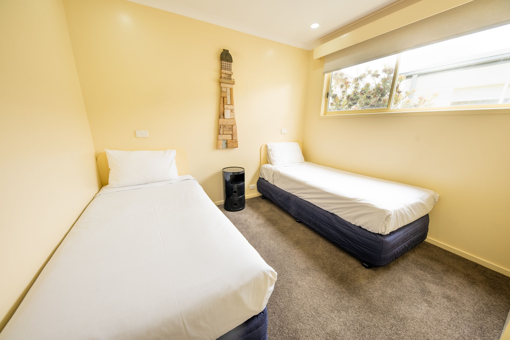 2 Bedrooms, Cliff, Cabin, Queen and Twin Beds