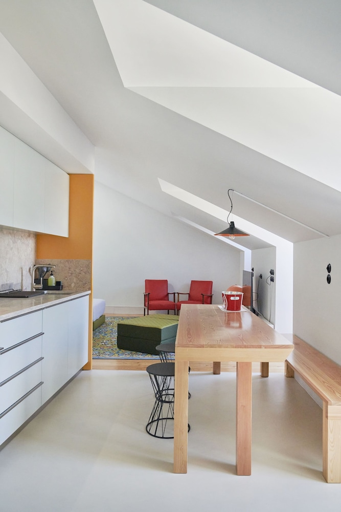 Cais Urban Lodge 3/50