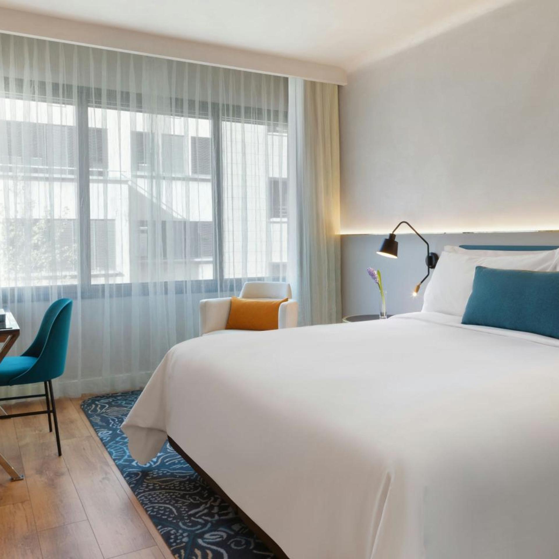 Essential, Urban, King Bed