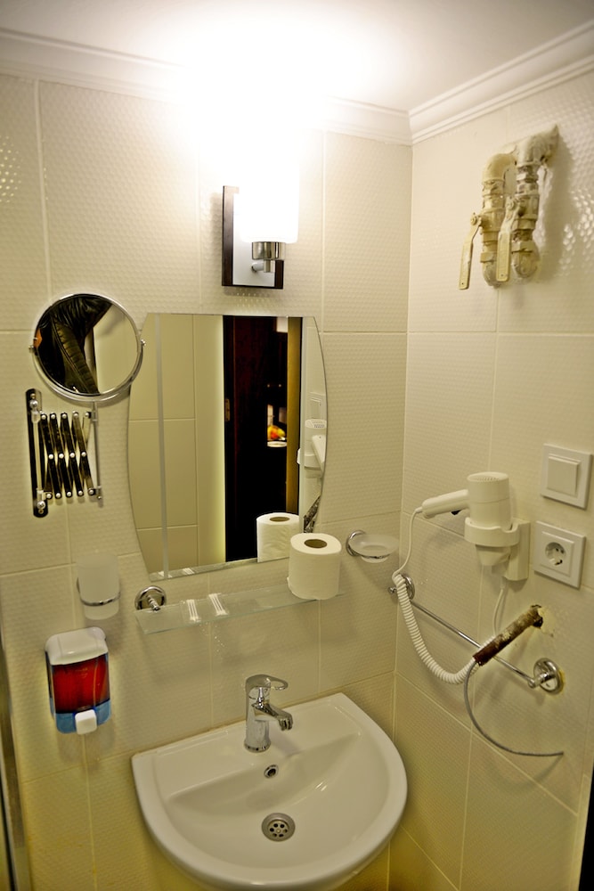 Kucuk Velic Hotel 56/71