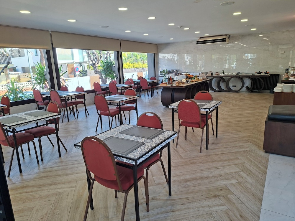 Hotel 153 49/71