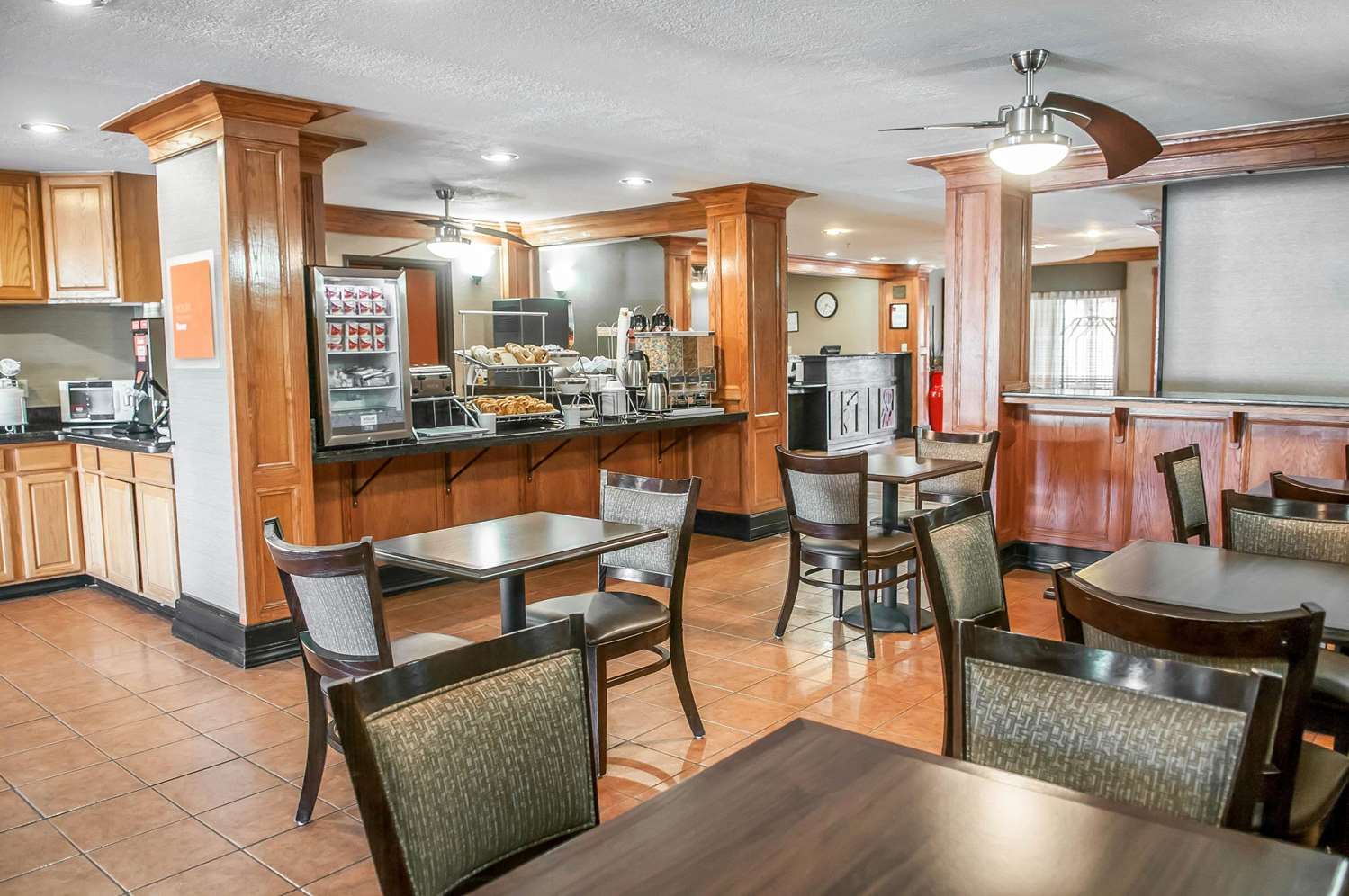 Comfort Suites Albuquerque/North Journal Center 18/25