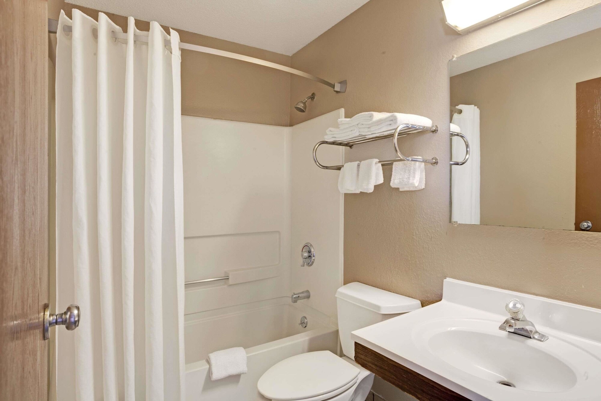 غرفة بسرير كوين، Super 8 By Wyndham Nashville/ Dntn/ Opryland Area 3/3