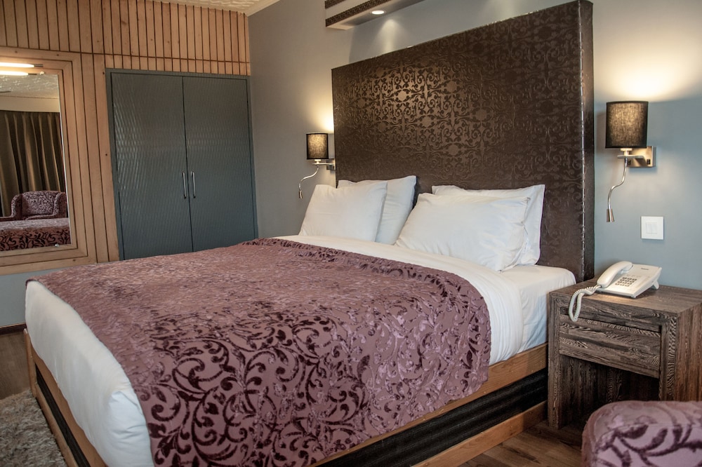 Ahdoos Hotel 6/10