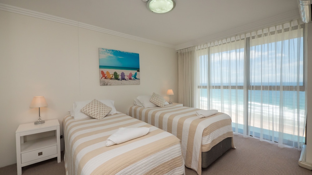 3 BEDROOMS, DELUXE, APARTMENT, BEACH VIEW