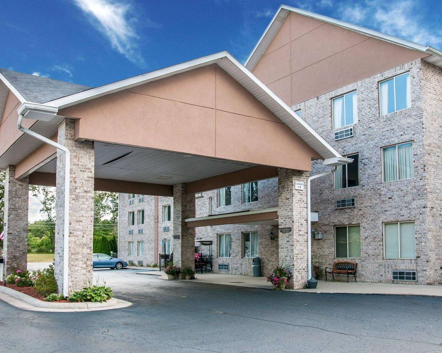 Comfort Inn Whitehall Near Michigan s Adventure 36/36
