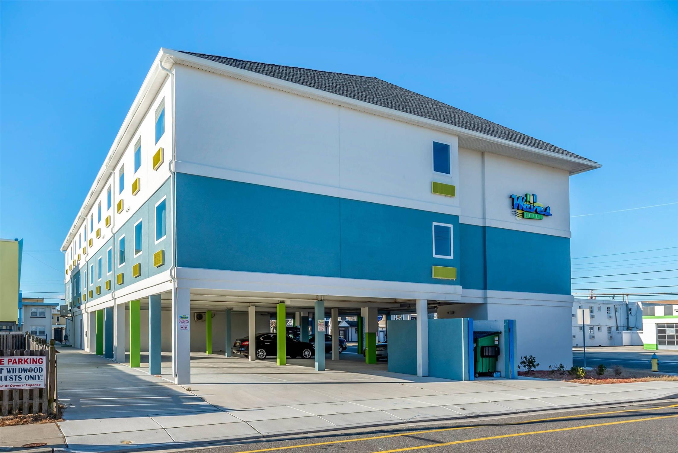 The Waves Hotel, an Ascend Collection Hotel 1/7
