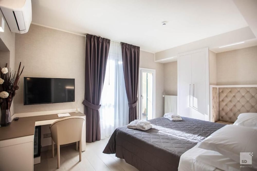 Hotel Cavour 16/49