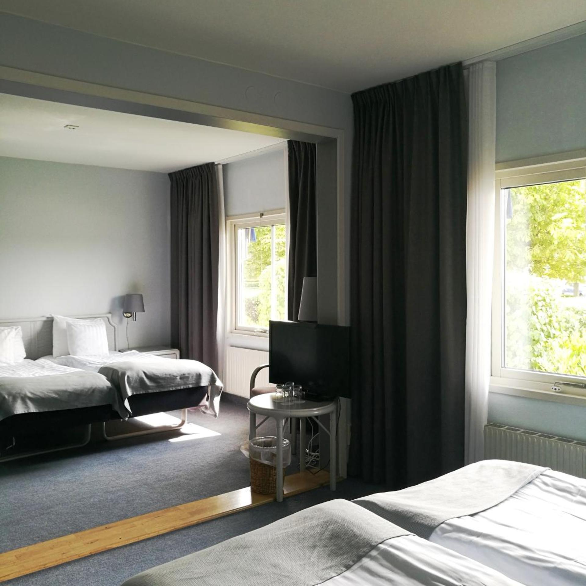 Room, Quadruple