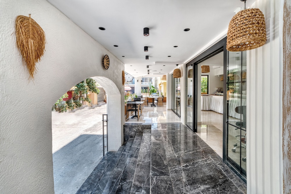 Hildegard Hotel 7/50