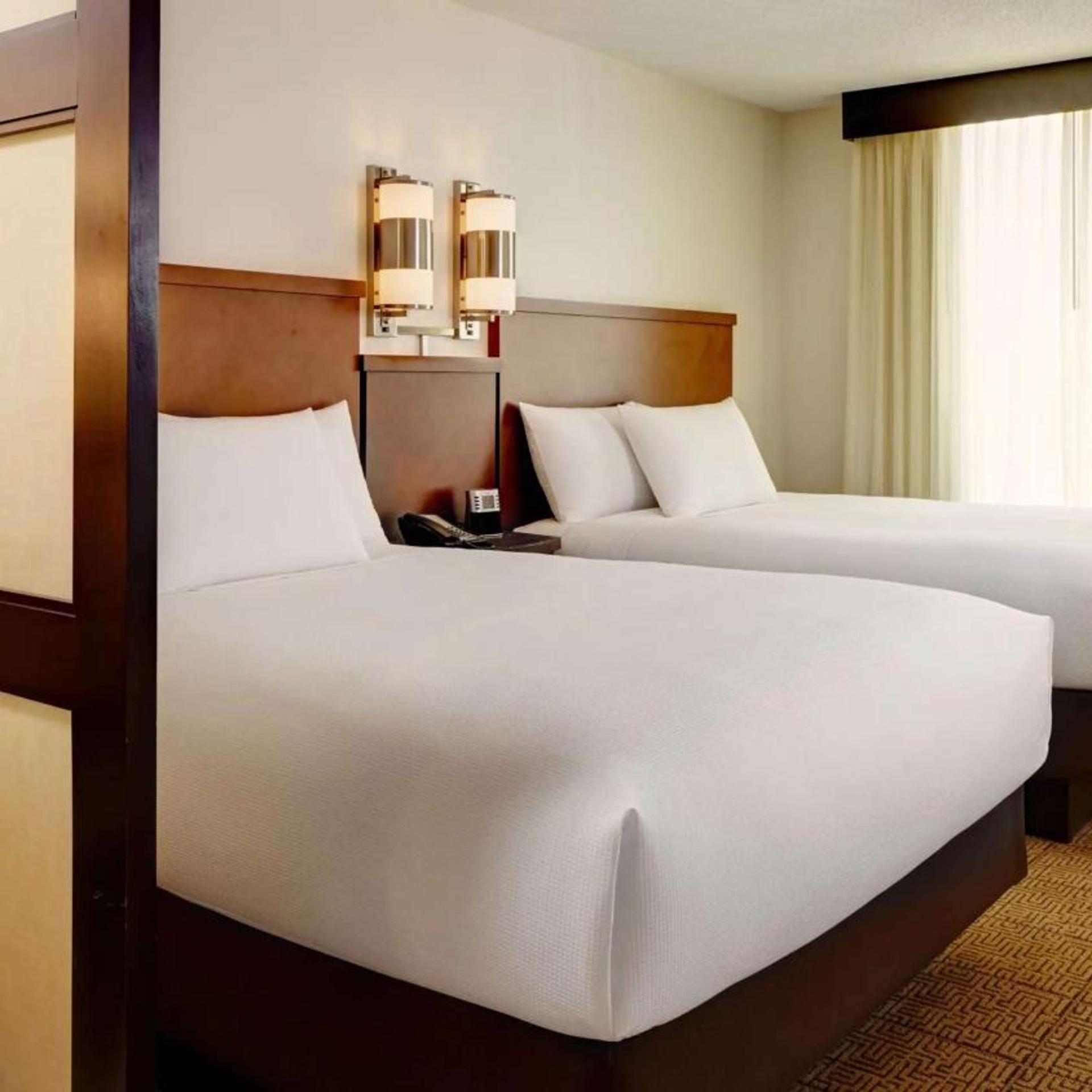 غرفة بسريرين مزدوجين مع أريكة، Sonesta Select Atlanta Duluth 17/20