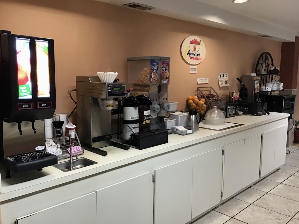 Super 8 By Wyndham Spokane/West 12/23