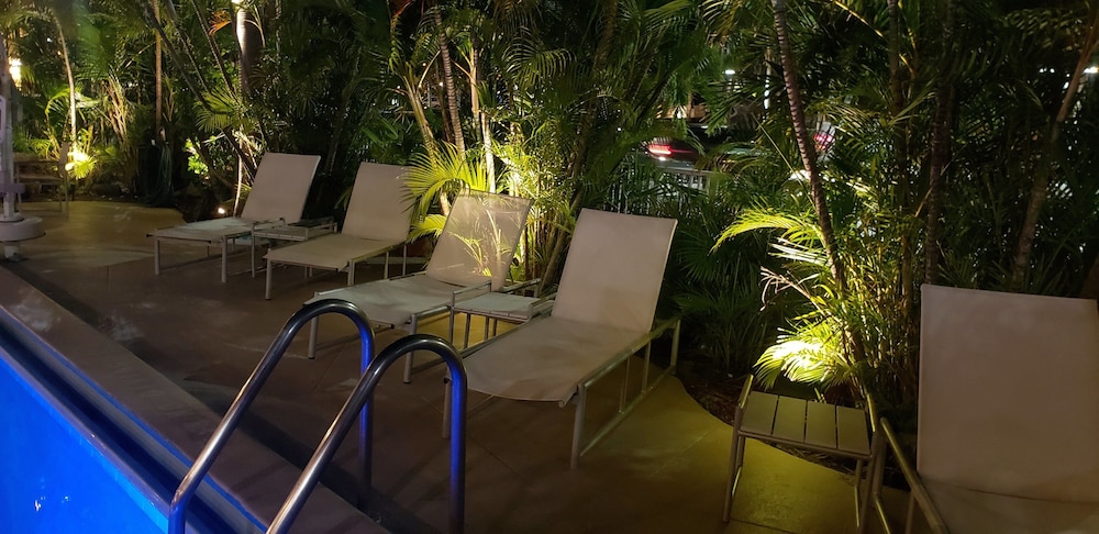 Ocean Mile Hotel 12/65