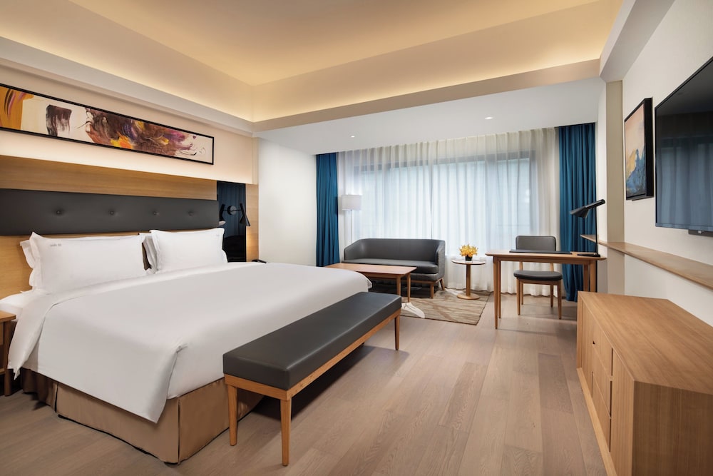 Premium, King Bed, Queen Bed, Bath and Shower