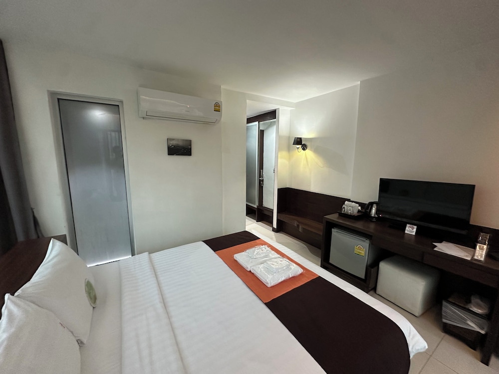 Collection O The Bangkok Airport Link Suite 24/56