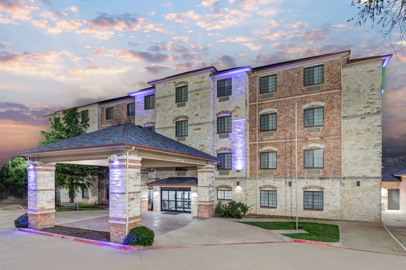 Holiday Inn Express And Suites Granbury 4/56