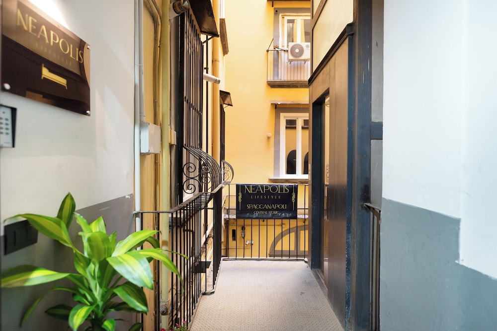 Neapolis Lifestyle 3/59