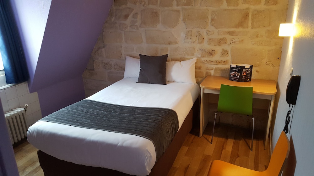 ROOM, DOUBLE BED