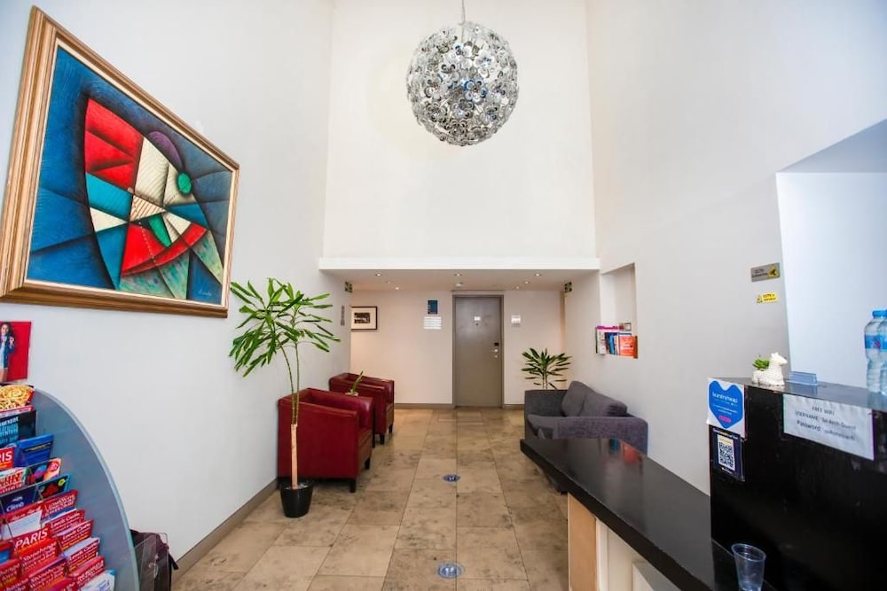 Arch Hotel 7/48