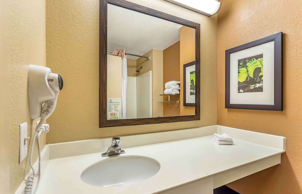 Studio 6 Extended Stay Chicago Vernon Hills Lincolnshire IL 57/58
